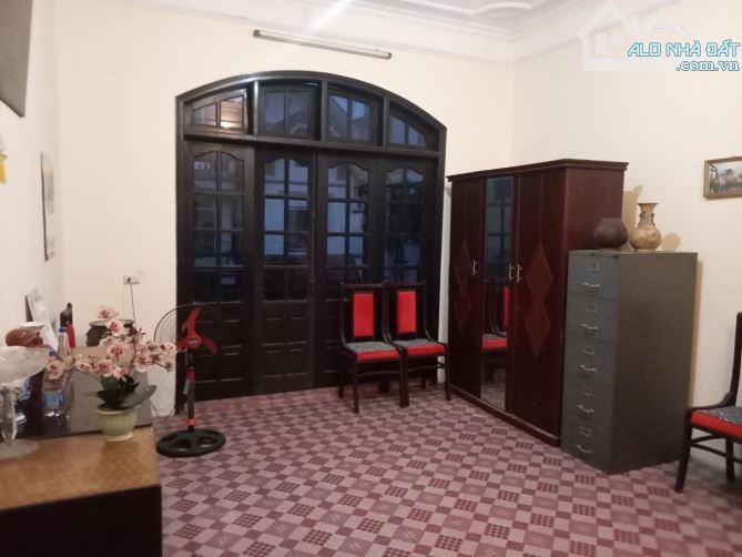 NGỌC THUỴ - NGÕ THÔNG - OTO 7 CHỖ VÀO NHÀ - 1