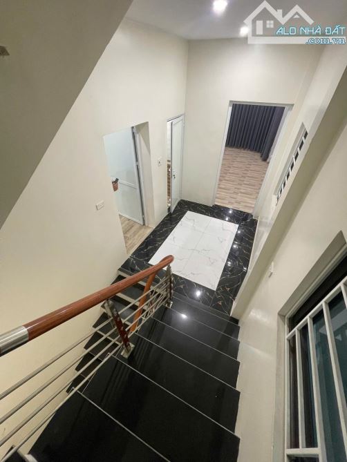 Nhà ngay mặt phố KIM GIANG-55m2-4 tầng-lô góc 3 thoáng-Oto chạy qua nhà-tầm tiền 11 tỷ - 1
