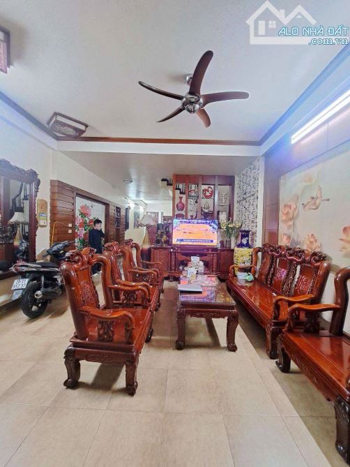 Mặt Phố_Văn Quán_Hà Đông, kinh doanh bất chấp_vỉa hè_ô tô tránh_150m_nhà 5t. - 1