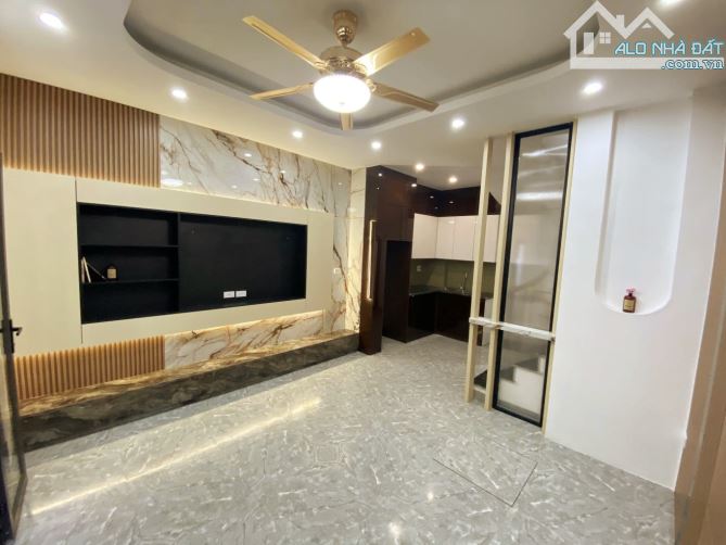 BÁN NHÀ THẠCH BÀN CỔ LINH,FULL NỘI THẤT Ô TÔ ĐỖ TẬN CỬA GIÁ NHỈNH 6TỶ - 1