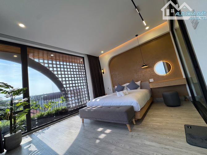 Villa 3 tầng góc 2 mặt tiền Phạm Vấn, ngay biển Mân Thái - 1