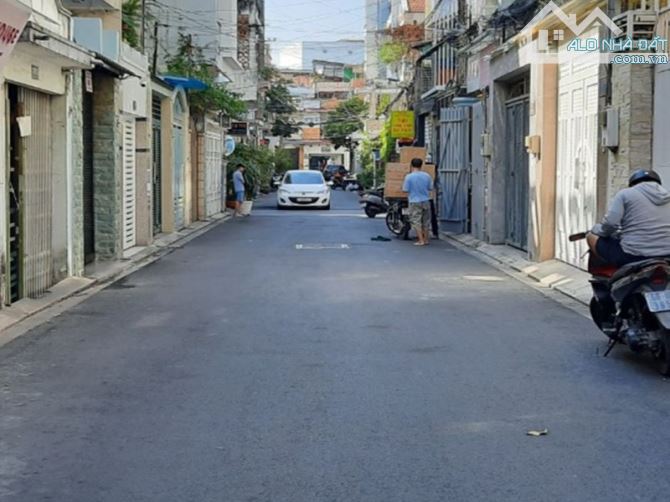 Bán nhà 4.5 x23m Bình Thạnh, Hẻm sang đẹp, Sát chợ Bà Chiểu & Phú Nhuận ! - 1