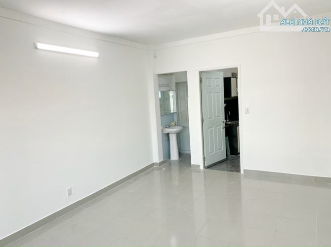 Cho thuê nhà mới 3 lầu hẻm xe hơi đường Hồ Thành Biên Phường 4 Quận 8 - 1