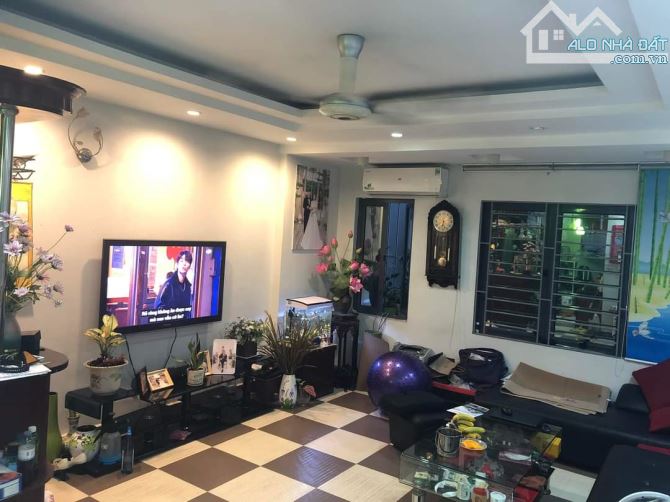 Nhà đẹp phân lô cán bộ thoáng trước sau, vài bước chân ra phố Vũ Trọng Phụng - 1
