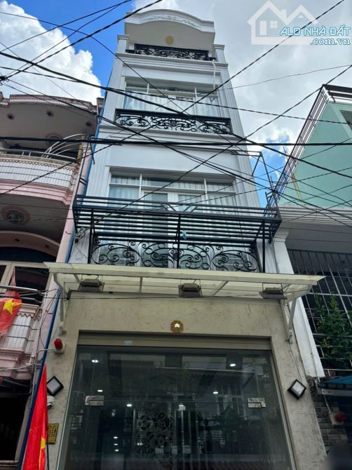 Bán nhà HXH đạu trước nhà cách 200m ra đường Lạc Long Quân Quận Tân Bình 37 m2, 4 PN, 6.X - 1