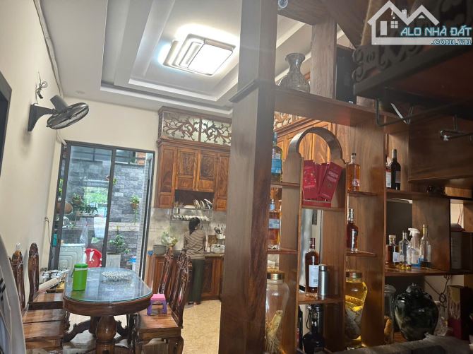 Bán Nhà 3 Tầng Mặt Tiền đường Nguyễn Thiện Thuật Vào Ở Ngay – Gần Chợ, Trường– Giá Mềm - 1