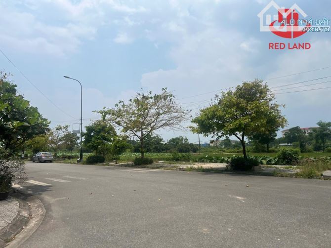 BÁN CĂN GÓC NHÀ THÔ 3 TẦNG VIEW HỒ MÔN HUẾ GREEN GIÁ 5,XXX TỶ - 1