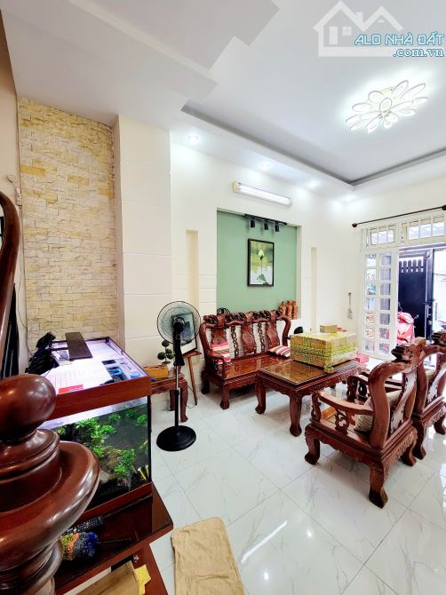 Nhà đẹp mới xây 5PN, Ngay Phạm Văn Đồng, sát Bình Thạnh – Chỉ 6 tỷ hơn - 1