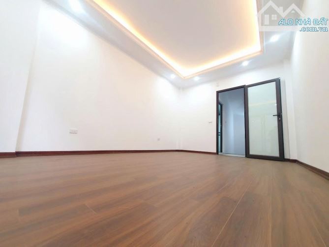 Bán nhà Hưng Phúc, Yên Sở, ngõ nông 15m ra ô tô tránh, 5 tầng mới ở ngay 5 tỷ 950 - 1