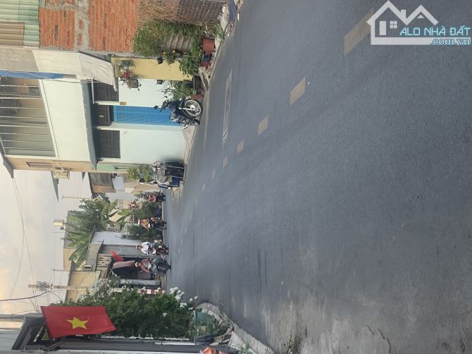 NHÀ VỊ TRÍ ĐẸP PHAN VĂN HỚN SÁT CHỢ BÀ ĐIỂM  -ĐA KHOA BÀ ĐIỂM 80 M2 GIÁ 3,3 tỷ - 1