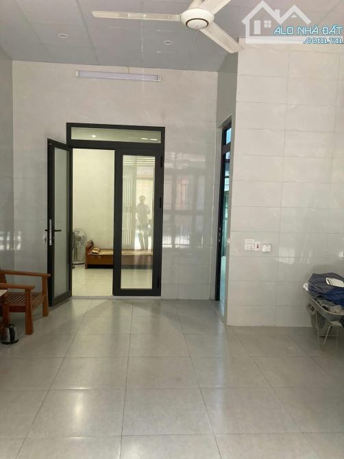 CHO THUÊ NHÀ NGUYÊN CĂN ĐỨC GIANG - VỈA HÈ - Ô TÔ TRÁNH- 3PN - KINH DOANH CÁC MẶT HÀNG - 1