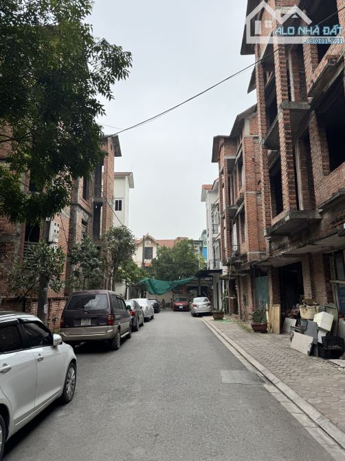 Chính chủ gửi bán căn biệt thự xây thô, DT 123m2 tại thôn Cam, xã Cổ Bi, hai mặt tiền - 1