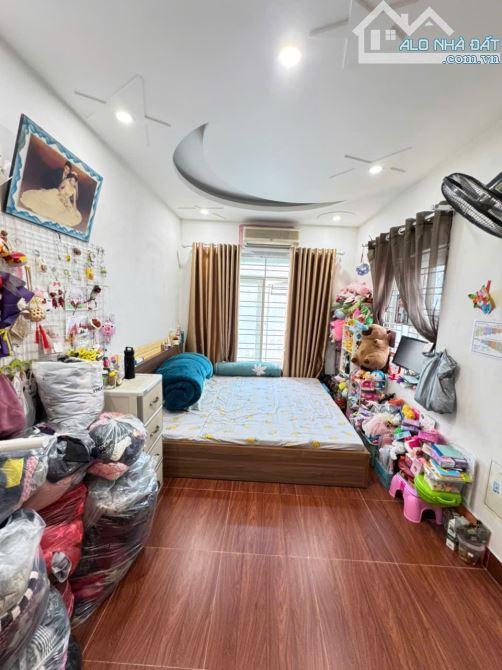 Hàng hiếm!!! Bán nhà phố Nguyễn Văn Cừ - Ngõ thông - Ô tô qua - 30m2 x 5T - Nhỉnh 7 Tỷ - 1