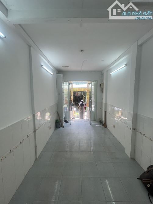 Bán nhà Ni Sư Huỳnh Liên, gần Lạc Long Quân, Tân Bình, 32m2 - 3 tầng, chỉ hơn 3 tỷ - 1