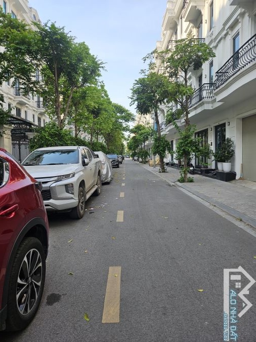 BÁN GẤP LIỀN KỀ KIẾN HƯNG LUXURY-MẶT TIỀN KHỦNG-KINH DOANH TỐT,DT 65M×5 TẦNG,MT:7M - 1