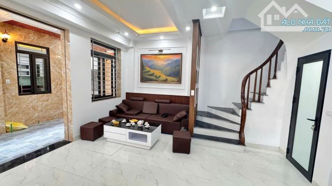 - Bán nhà đường Võ Chí Công, sát phố, nội thất xịn sò, 45m2, 11.5 tỷ. - 1