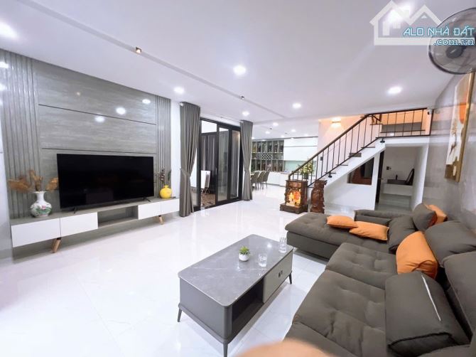 NHÀ MÊ THIẾT KẾ HIỆN ĐẠI CUỐI YMOAL RẼ TRÁI - Loctran - 1