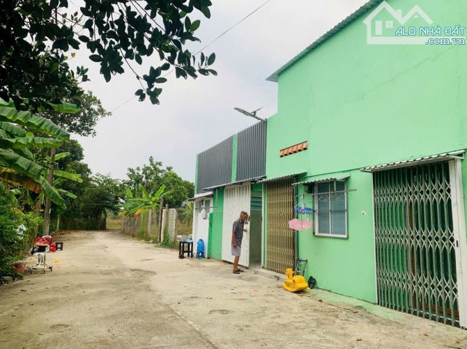 Bán khu 7 phòng trọ và 1 nhà rộng, Ngay KCN Tây Bắc Củ Chi, gần 400m2 SHR, 3ty950 - 1