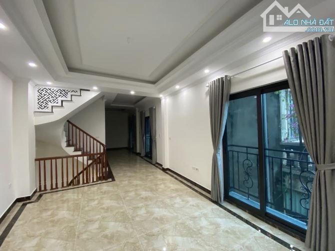 - Bán nhà đường Võ Chí Công, sát phố, nội thất xịn sò, 72m2, 14 tỷ. - 1