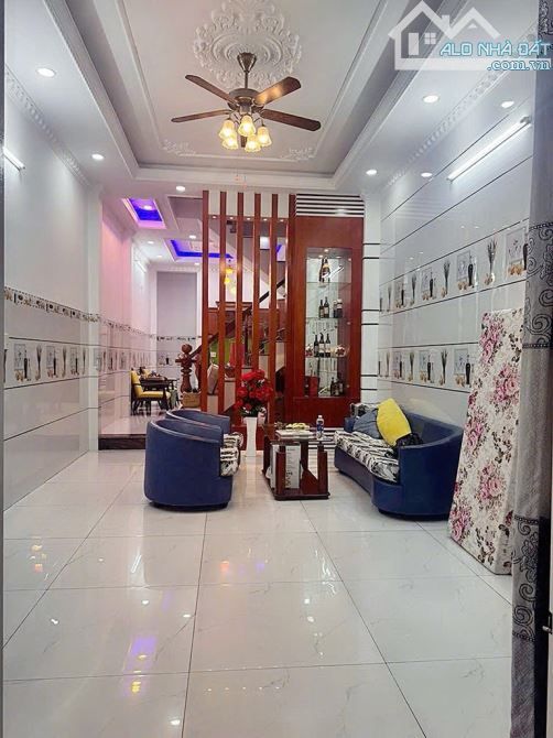NHÀ 4 TẦNG GẦN LÊ VĂN QUỚI – ĐƯỜNG XE TẢI 8M – 4x20 – 6.25 TỶ – SỔ HOÀN CÔNG ĐỦ  + Vị trí: - 1