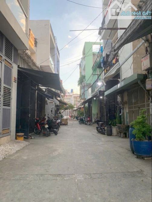 VỊ TRÍ ĐẸP - SÁT NGAY MẶT TIỀN - HẺM XE TẢI 6M THÔNG - GIÁP TÂN PHÚ - NGAY NGÃ TƯ 4 XÃ - 1