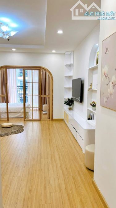 SIÊU PHẨM EM GÁI PHỐ HUẾ_HAI BÀ TRƯNG_TIẾP GIÁP HOÀN KIẾM - 1