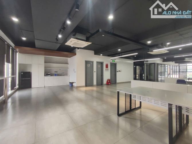 Cho thuê tòa nhà mặt tiền – Q.Tân Phú, hầm, trệt, lửng, 4 lầu, sân thượng, Dt 1000m2 130tr - 1