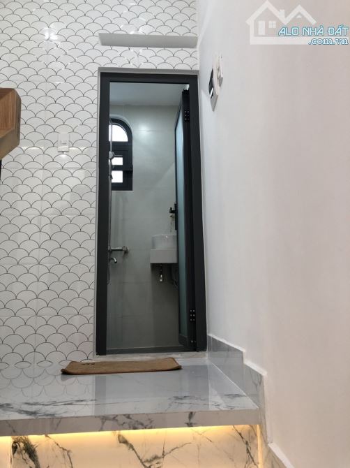NHÀ MỚI GÒ VẤP 3 TỶ 350 BÙI QUANG LÀ P12 CÓ 2 TẦNG 2 PHÒNG NGỦ KẾ BÊN CHỢ THẠCH ĐÀ - 1
