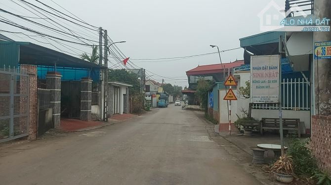 - Diện tích 90 m2 full thổ cư,lô góc hai mặt đường, mặt tiền 4 mét - 1