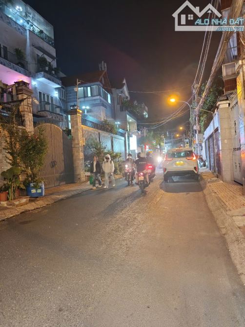 Siêu Phẩm Ngay Hoàng Diệu 2, Đại Học Ngân Hàng Đường 10m - 1