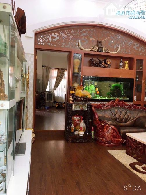 Biệt Thự Mặt Tiền đường DHT17, 12x18m, giá 18.9 tỷ TL - 1