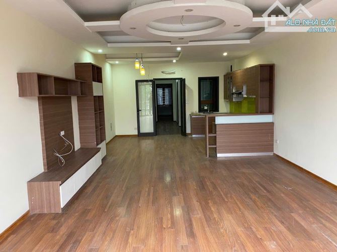 Bán gấp căn nhà Hoàng Cầu ô tô đỗ cửa full nội thất nhập khẩu , nhà 2 mặt ngõ 40m*5t vừa ở - 1