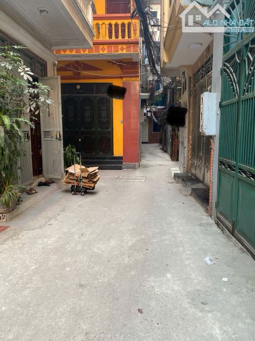 Quan Thổ 3 - Trung tâm quận - Hai thoáng trước sau - Nhà dân xây chắc chắn - Gần phố - 1