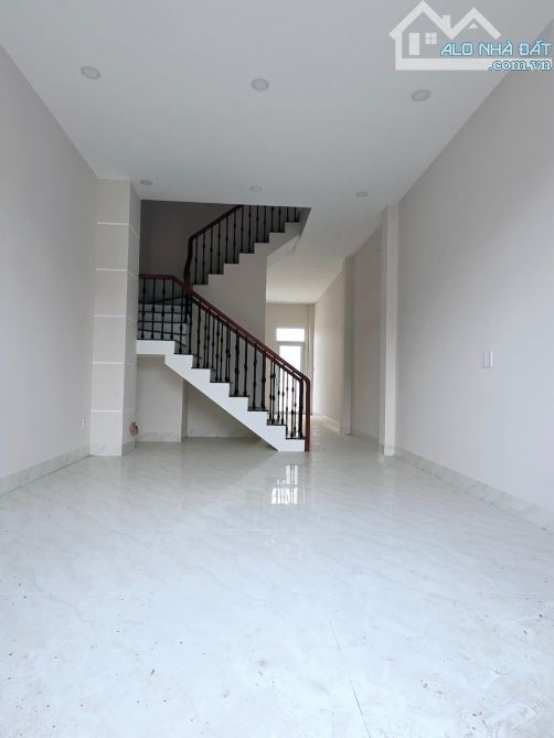 XE HƠI 2 LÀN - NHÀ ĐẸP 2 TẦNG - 70m2 - LONG BÌNH QUẬN 9 - CHỈ 4TỶ4 - 1