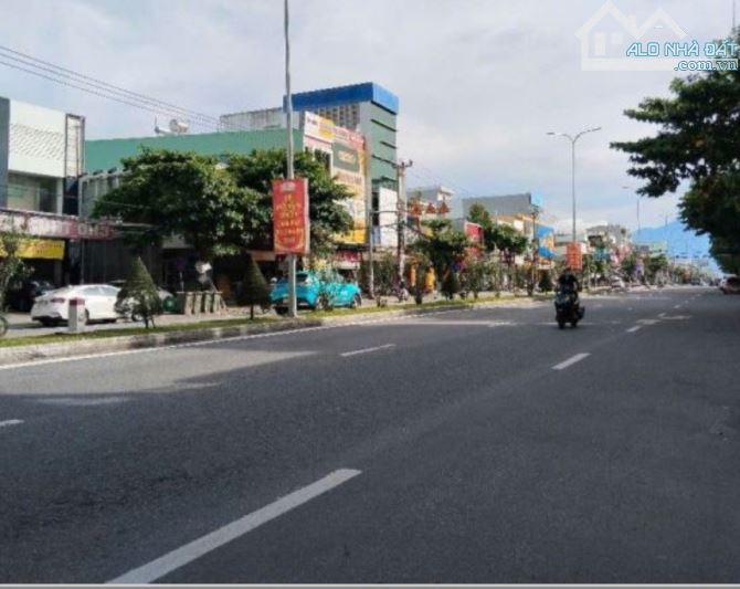 SIÊU HÓT‼️  2 CĂN NHÀ- MẶT TIỀN ĐƯỜNG 33M -VỈA HÈ 5M- NGANG 9M - KINH DOANH ĐỈNH- SẴN DÒNG - 1