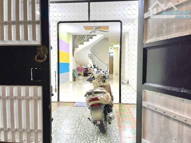 Nhà hẻm ô tô vào nhà Âu Cơ P14 Tân Bình 3 tầng 70m2 ( 4 x 17.5 ) chỉ 9.79 tỷ. - 1