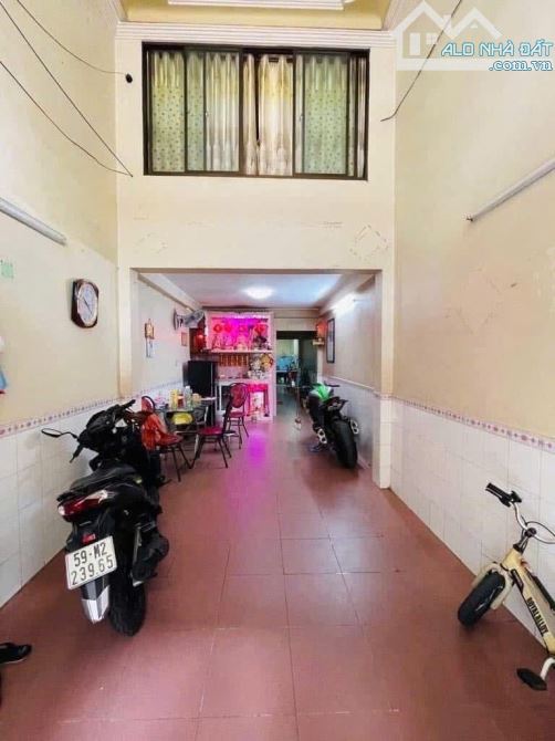 Nhà hẻm 1 xẹt Lê Thị Bạch Cát 3.3x17, 3 lầu 4pn 13 triệu - 1