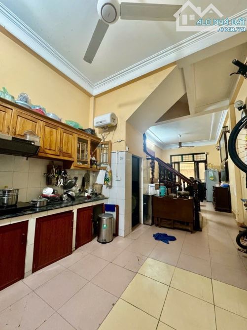 Bán nhà Trần Quốc Hoàn,nhà  phân lô 2 mặt ngõ,ô tô đỗ cửa, diện tích 35m2, giá 13,8 tỷ - 1