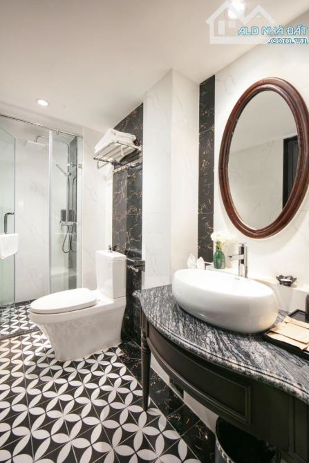 Dòng tiền 20 tỷ/ năm - Giảm gấp 30 tỷ -  Khách sạn Quán Thánh 152m2 MT 7.3m. Giá 145 tỷ - 12
