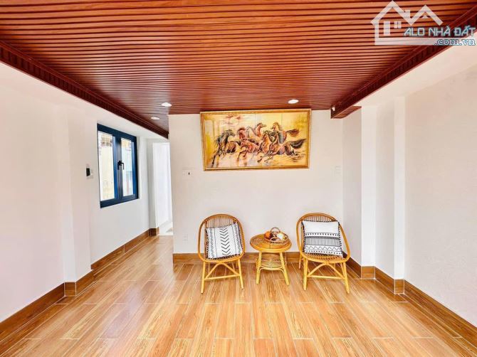 Nhà đẹp siêu phẩm trên đường Nguyễn Văn Khối, Phường 9 - 12
