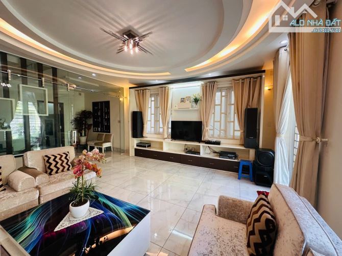 Định cư gấp bán Biệt thự Phú Nhuận, dt: 8m x 20m, 4 tầng, nội thất hiện đại, Giá chỉ 22 tỷ - 12