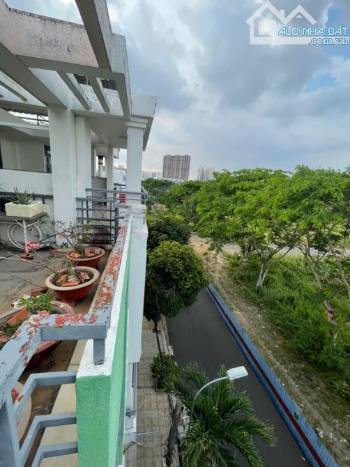 Bán nhà mặt tiền đường số Phạm Hữu Lầu, Quận 7, DT 5x18,5m. Giá 13,8 tỷ - 13