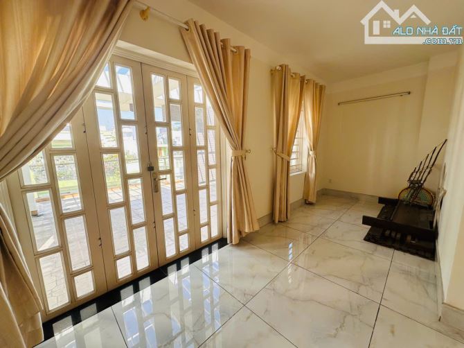 Định cư gấp bán Biệt thự Phú Nhuận, dt: 8m x 20m, 4 tầng, nội thất hiện đại, Giá chỉ 22 tỷ - 15
