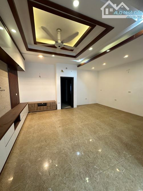 BÁN NHÀ PHỐ BỒ ĐỀ, LONG BIÊN, NGÕ Ô TÔ VÀO NHÀ, LÔ GÓC, DT 110M2* 5 TẦNG* MT 8M* GIÁ 21.5 - 2