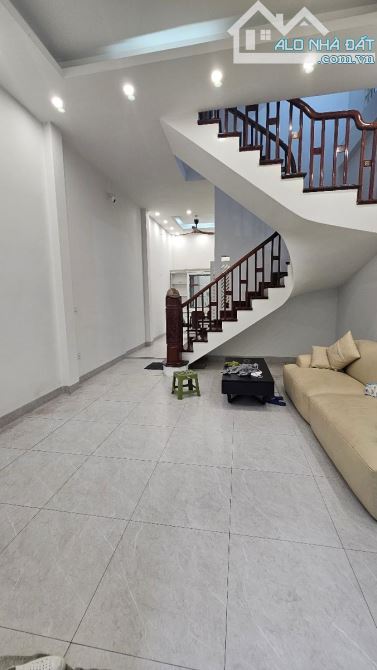 BÁN NHÀ PHỐ NGỌC LÂM - 50M2 ×5 TẦNG,MT 4,5M- 14,3 TỶ - PHÂN LÔ, VỈA HÈ,Ô TÔ TRÁNH - 2