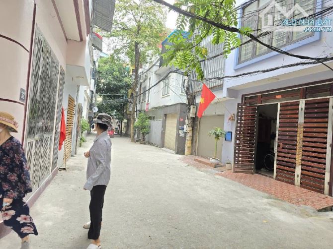 Phân Lô Đẹp Ngõ Thông Ô tô vòng quanh Trần Vỹ Mai Dịch 2 Mặt Ngõ 65m2 chỉ 15.9 Tỷ - 2