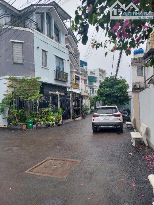 "Bán Nhà 2 tầng - Đường Số 8- Tăng Nhơn Phú B- Quận 9 .Giá nhỉnh :7.x tỷ (TL).Diện tích đấ - 2