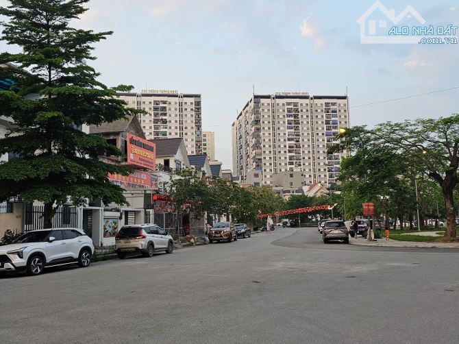 Bán Nhà BT Khả Lễ . Cty Nhà . dt 269m . mt 15m . hướng ĐN . giá 29 tỷ - 2