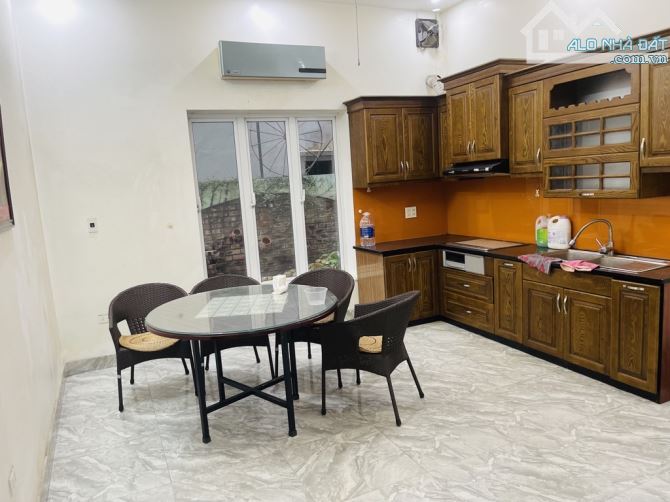 Bán biệt thự sân vườn Ngọc Thuỵ 3 tầng 120m, oto vào giá hơn 19 tỷ - 2