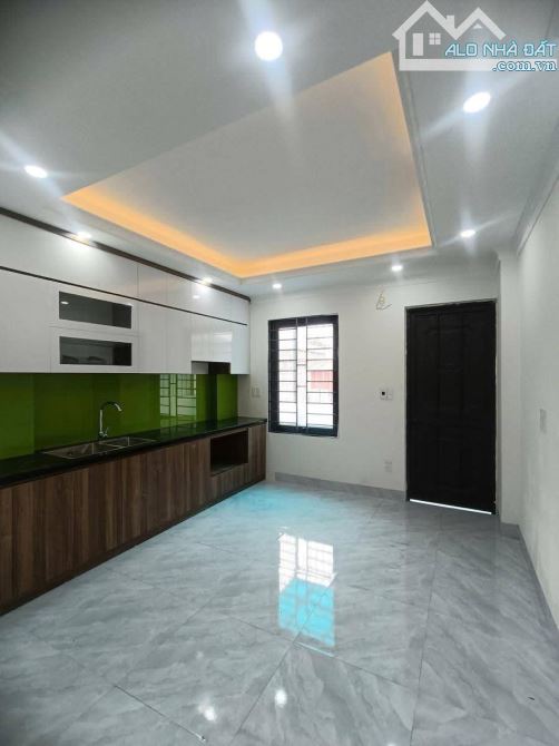 Hót nhà HOÀNG MAI- THANG MÁY- KINH DOANH- cách ôtô 10m ngõ thông *7.6tỷ - 2